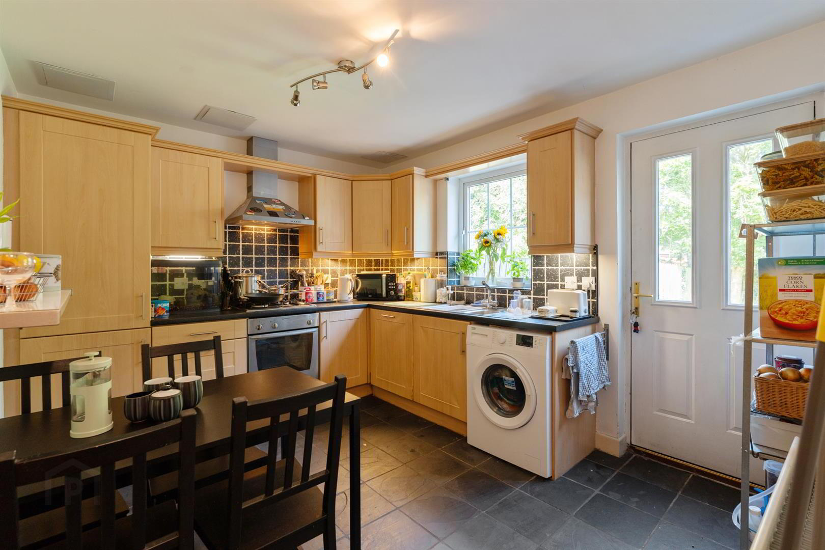 86 Leathem Square 11 of 24