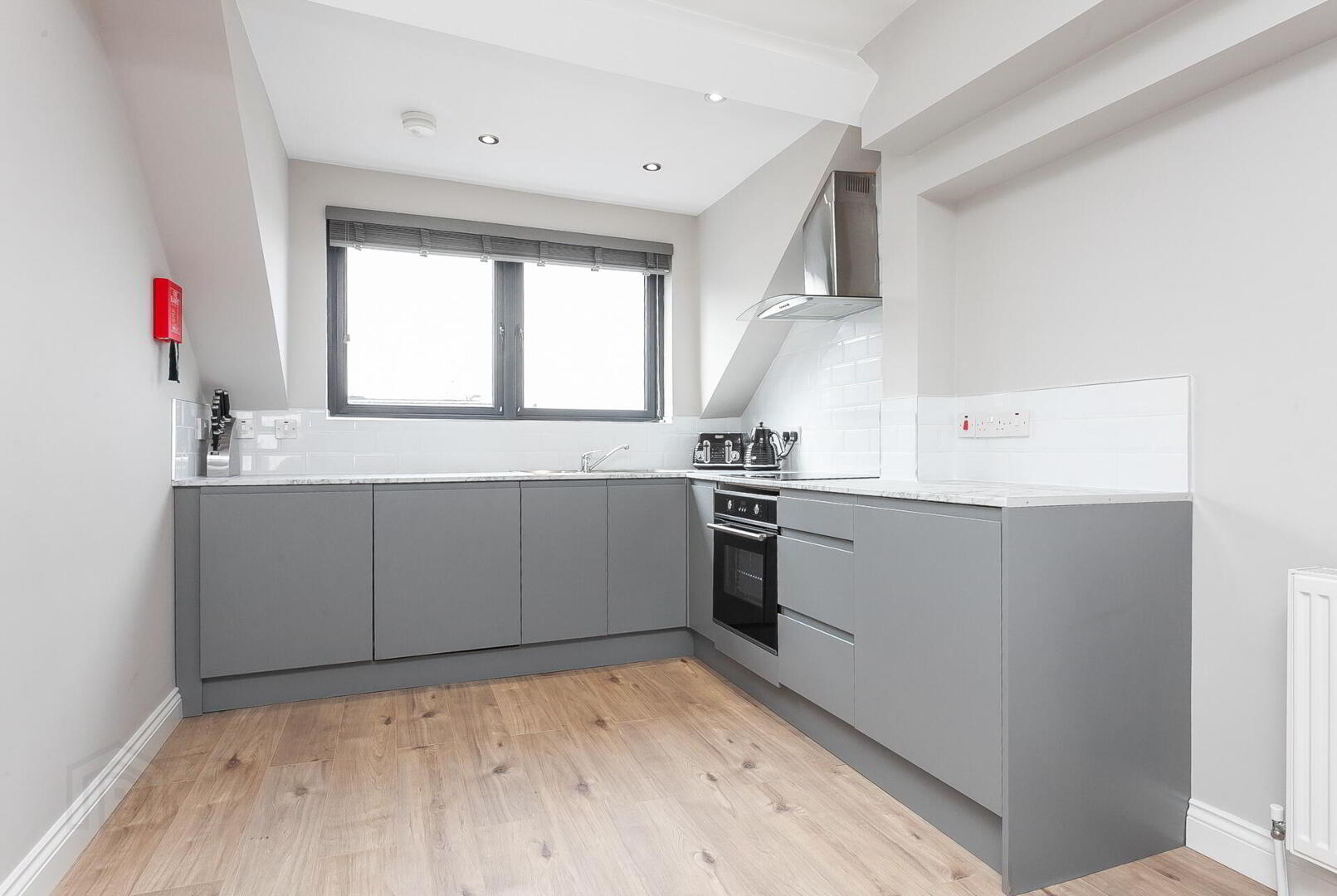 Flat C, 2 Surrey Street 4 of 17