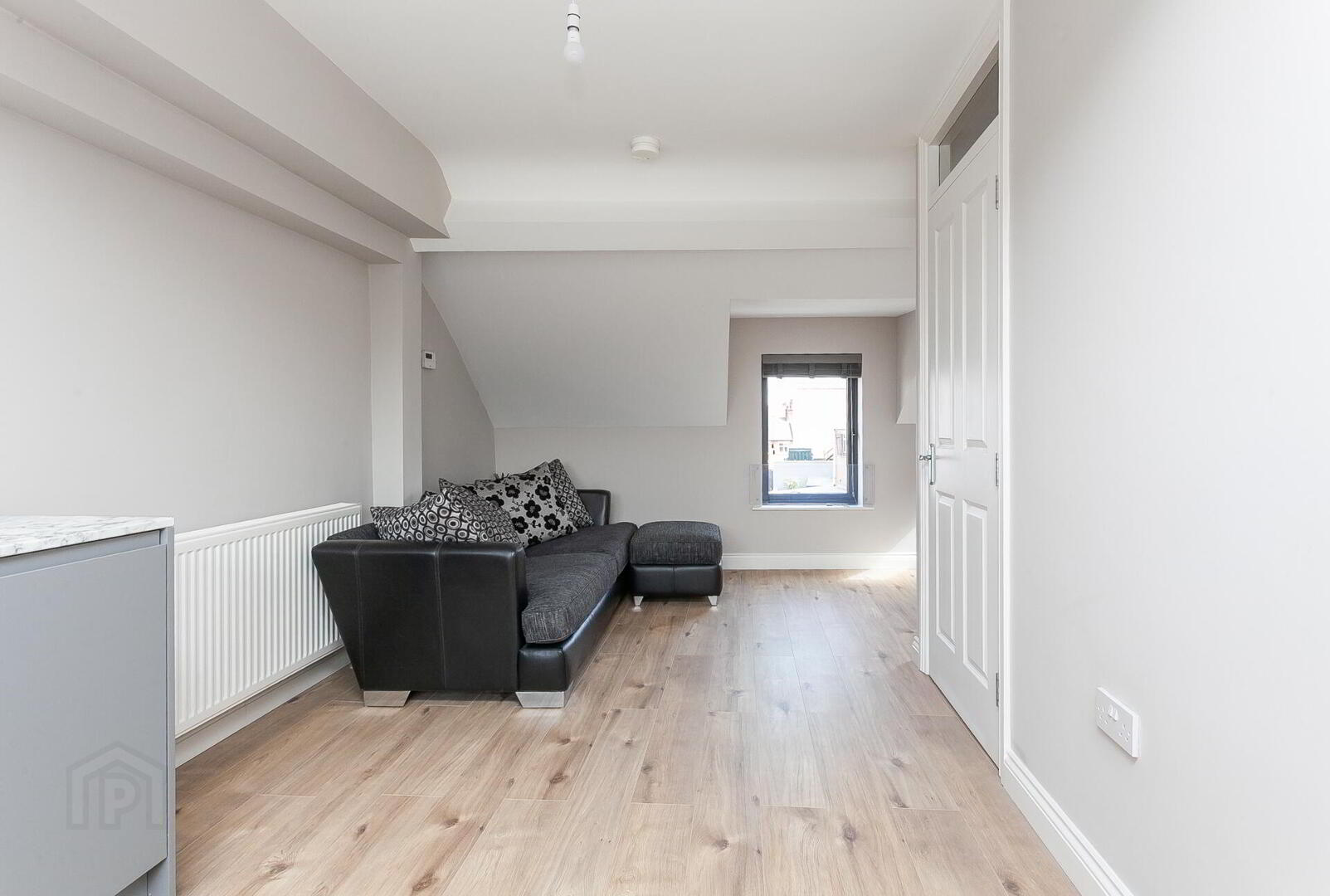 Flat C, 2 Surrey Street 7 of 17