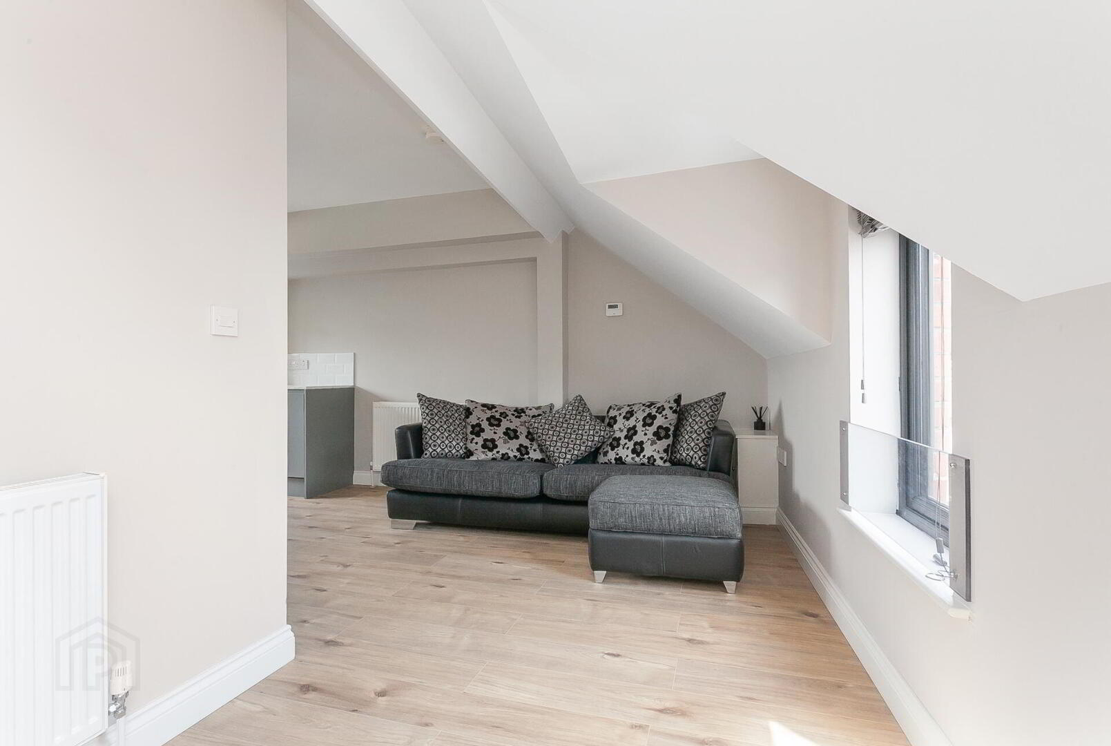 Flat C, 2 Surrey Street 8 of 17