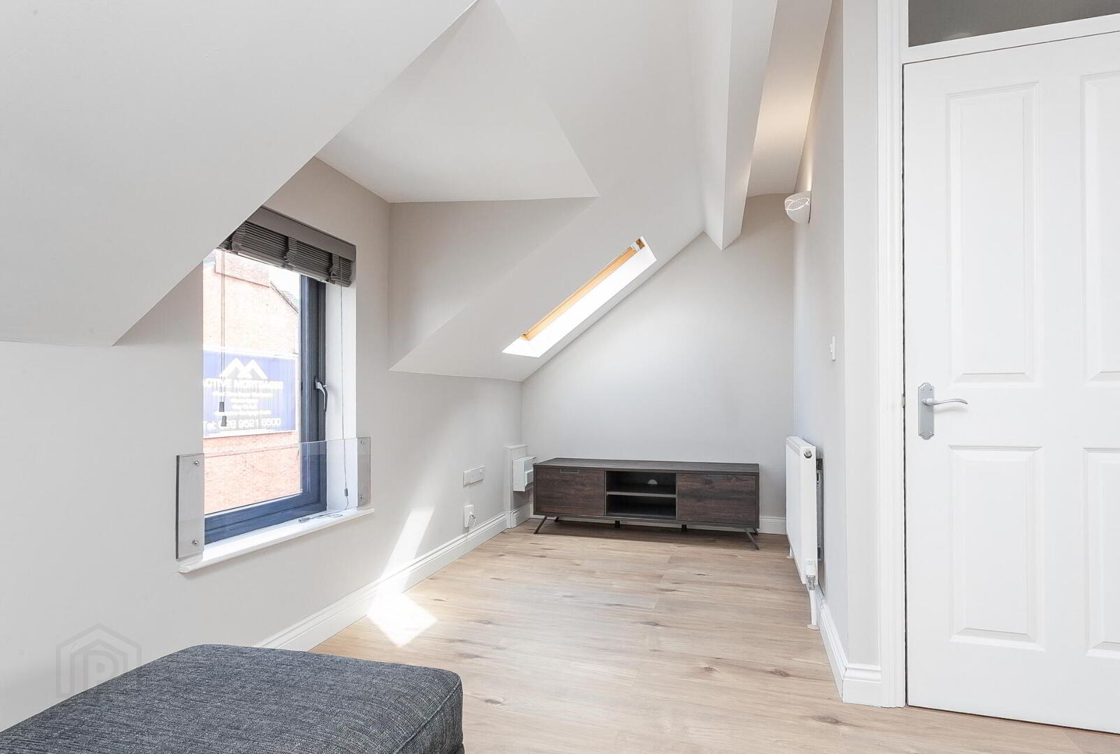 Flat C, 2 Surrey Street 9 of 17