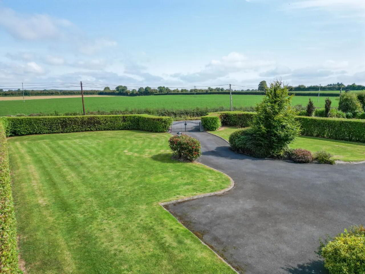 6 Bed Residence On 2.35 Acres 4 of 35