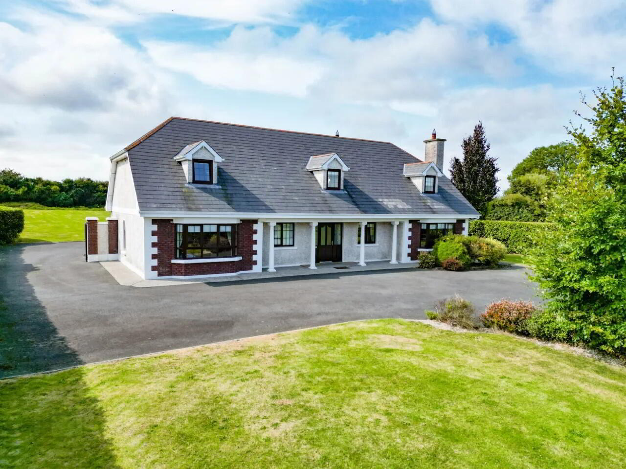6 Bed Residence On 2.35 Acres 1 of 35