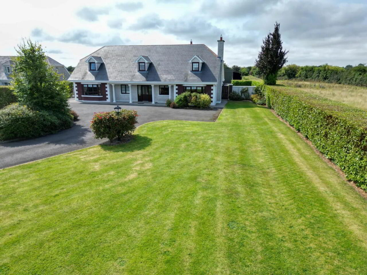6 Bed Residence On 2.35 Acres 6 of 35