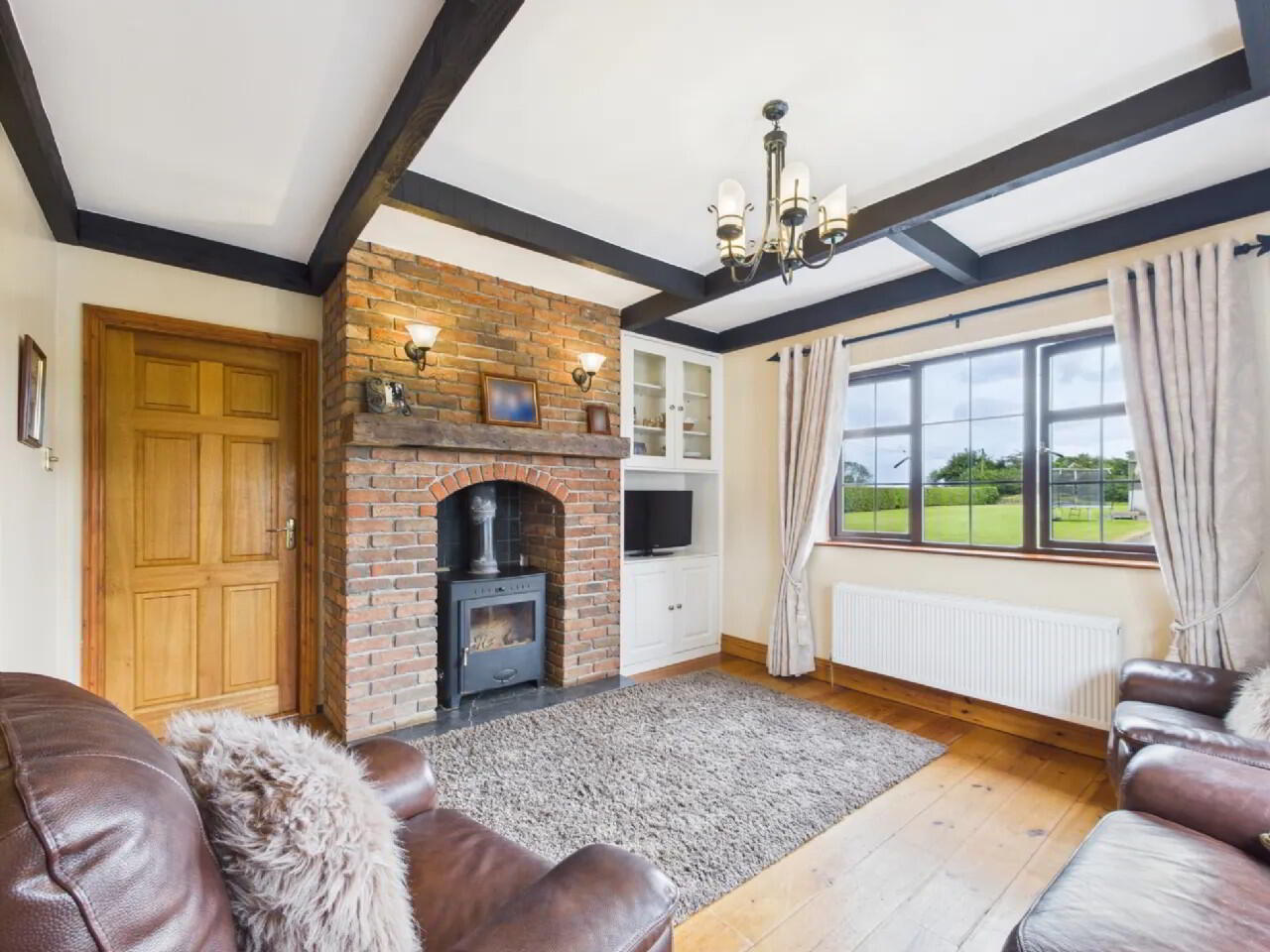 6 Bed Residence On 2.35 Acres 8 of 35