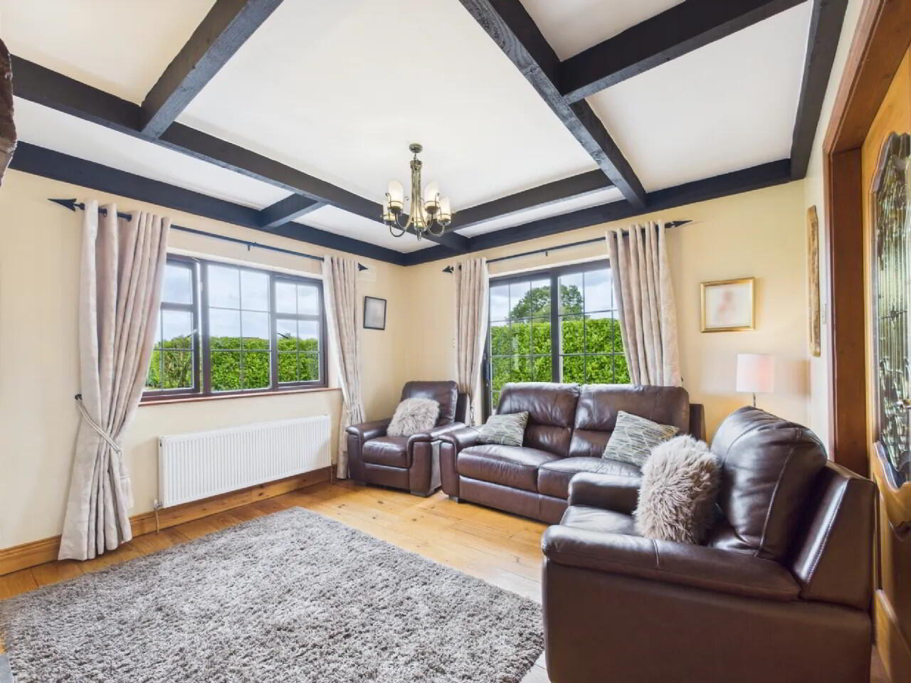 6 Bed Residence On 2.35 Acres 9 of 35