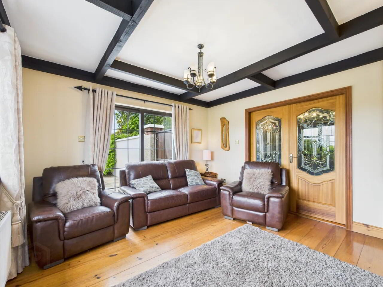 6 Bed Residence On 2.35 Acres 10 of 35