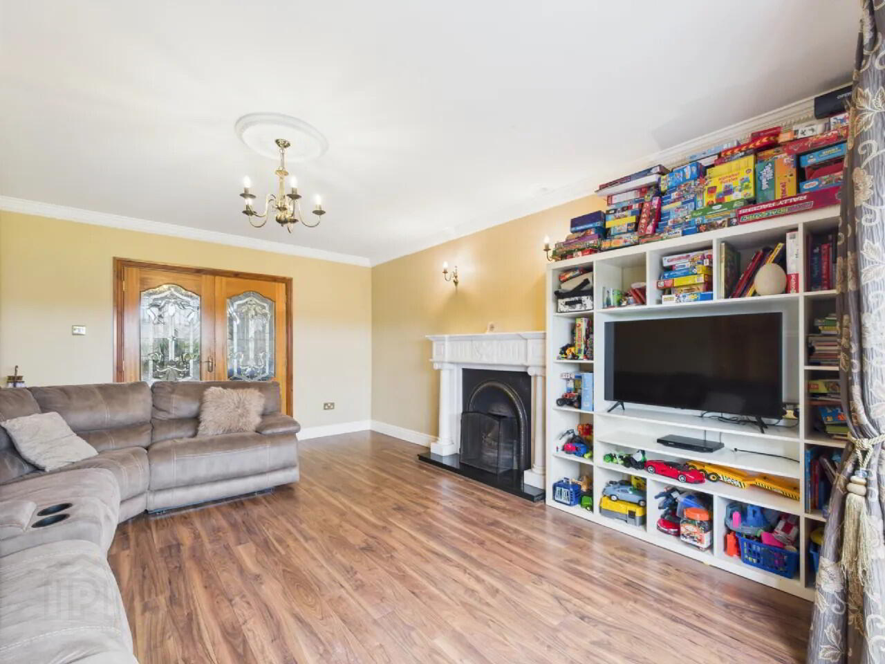 6 Bed Residence On 2.35 Acres 11 of 35
