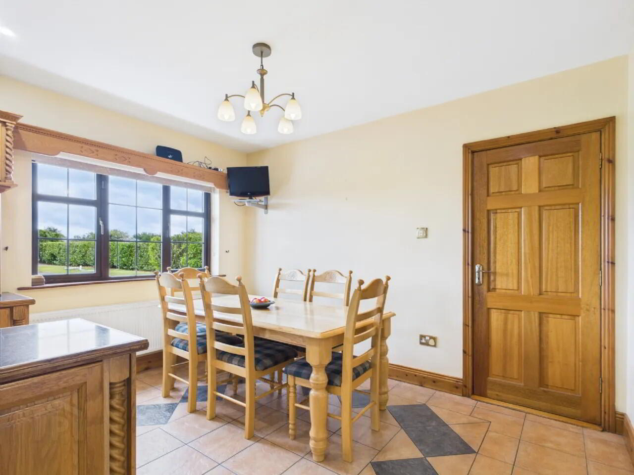 6 Bed Residence On 2.35 Acres 14 of 35