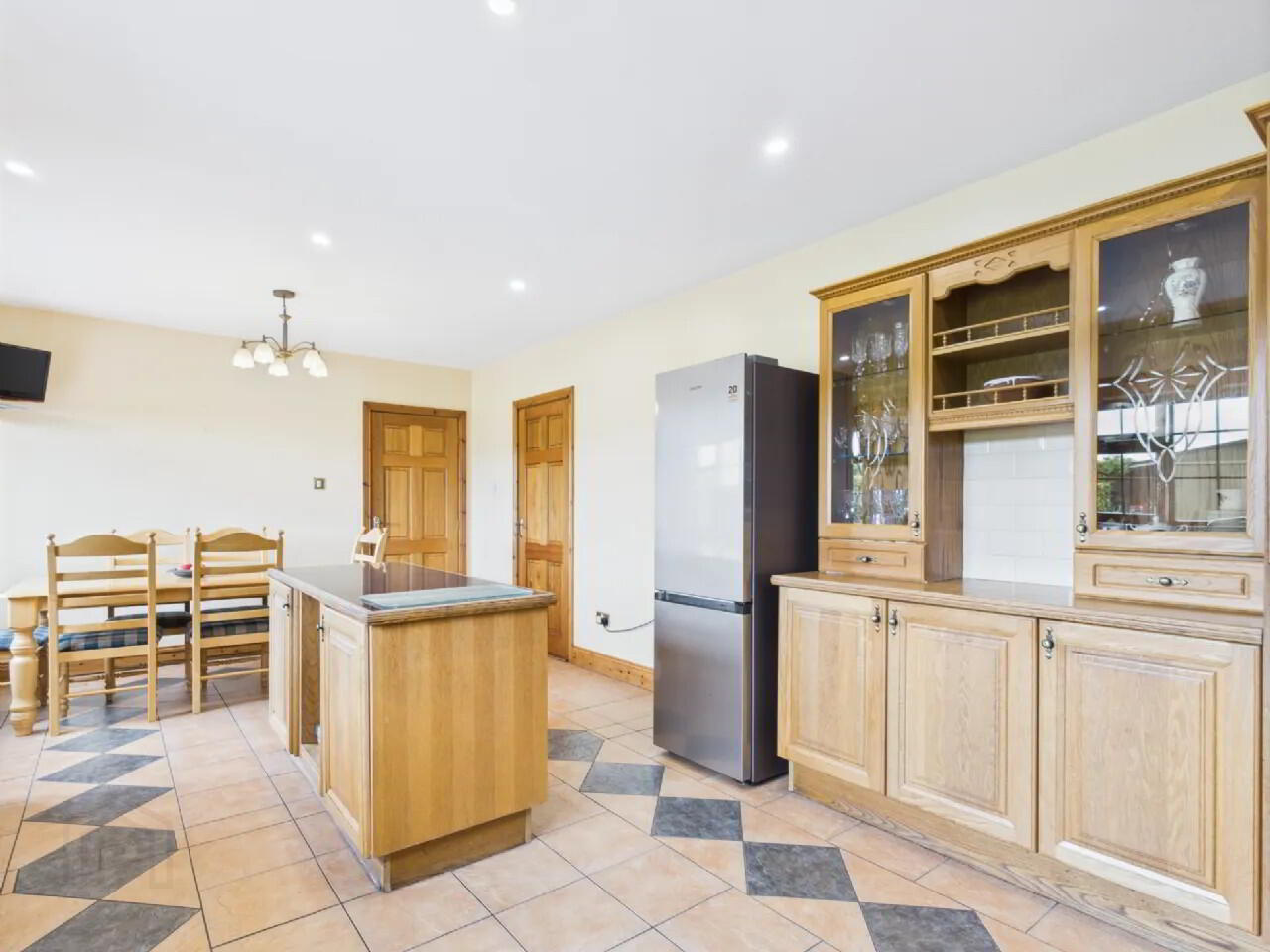 6 Bed Residence On 2.35 Acres 16 of 35