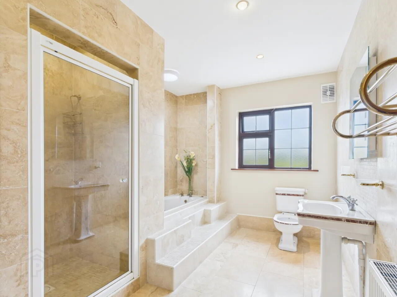 6 Bed Residence On 2.35 Acres 20 of 35