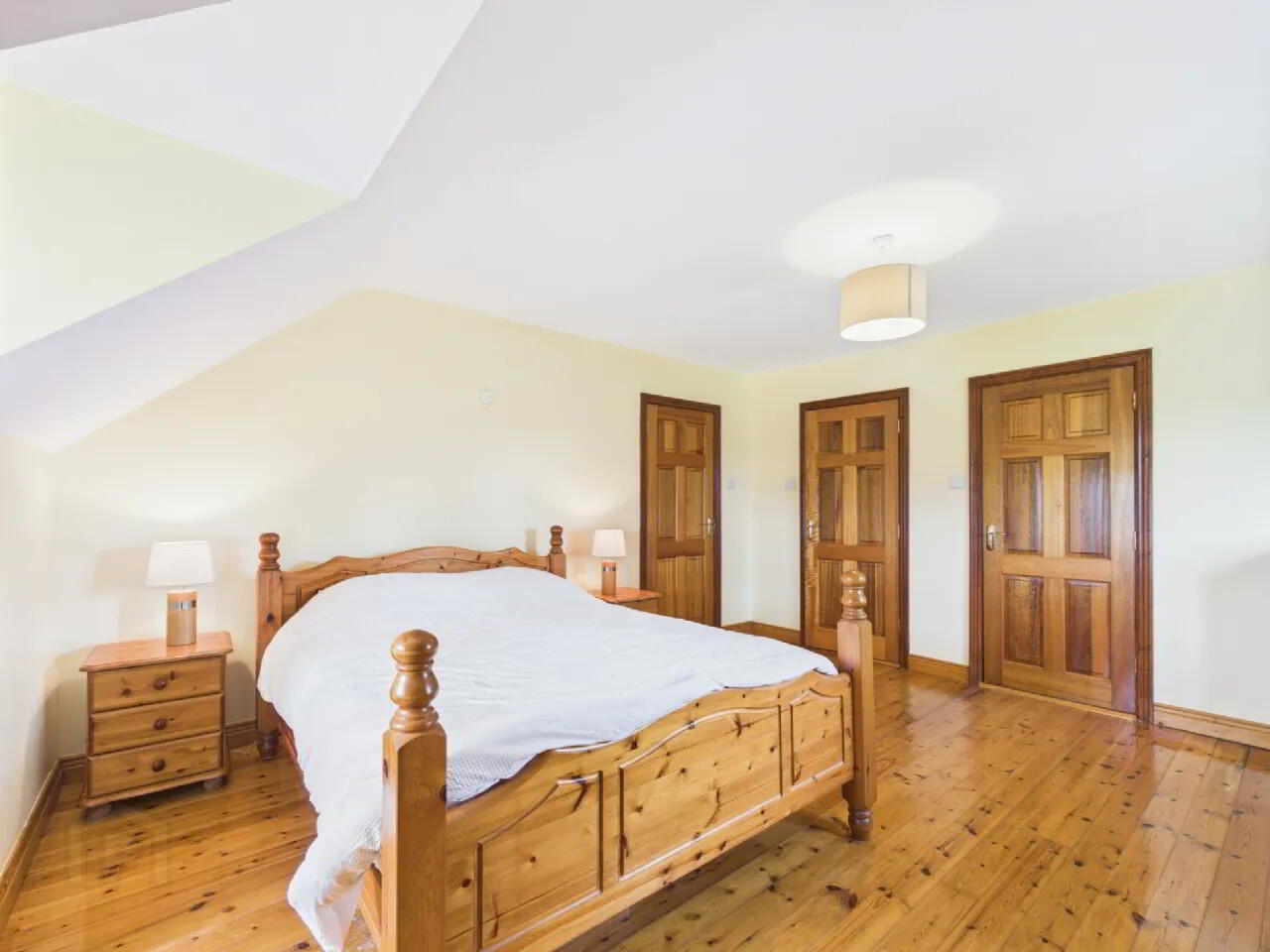 6 Bed Residence On 2.35 Acres 26 of 35