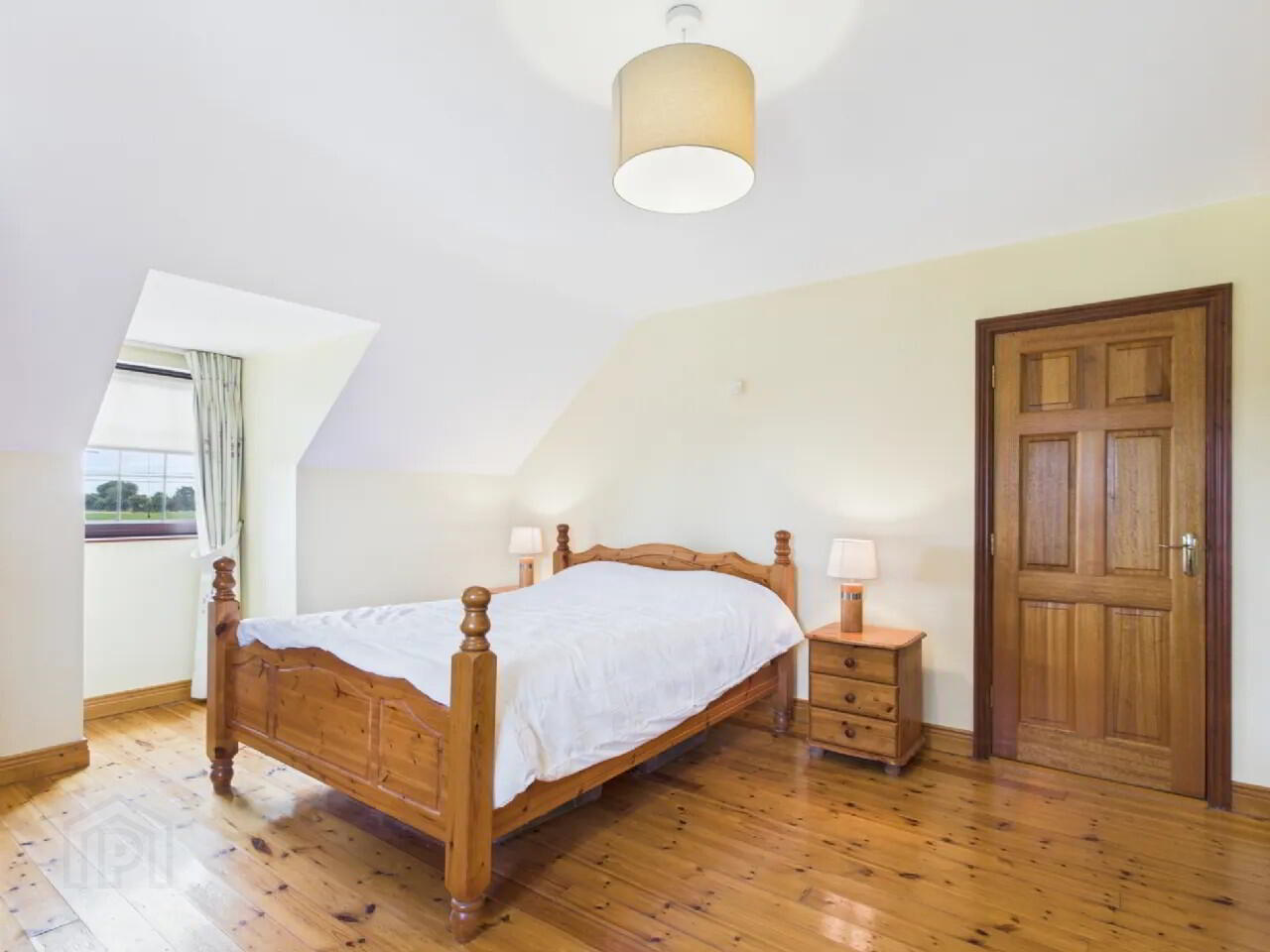 6 Bed Residence On 2.35 Acres 27 of 35