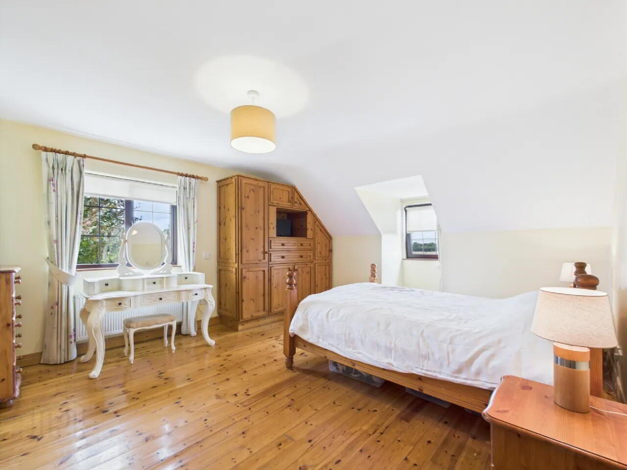 6 Bed Residence On 2.35 Acres 28 of 35