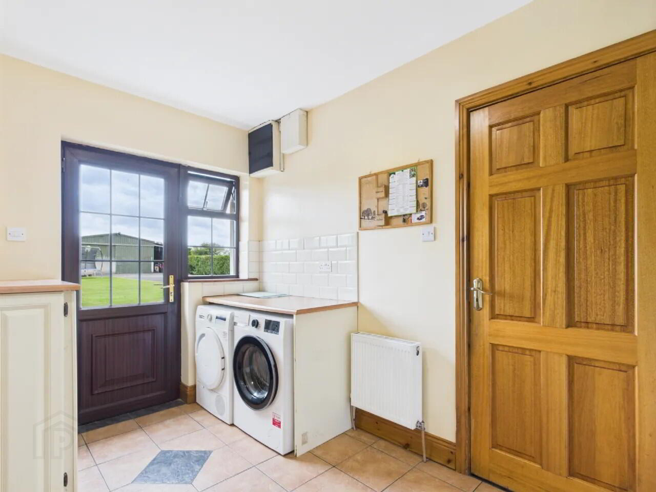 6 Bed Residence On 2.35 Acres 18 of 35