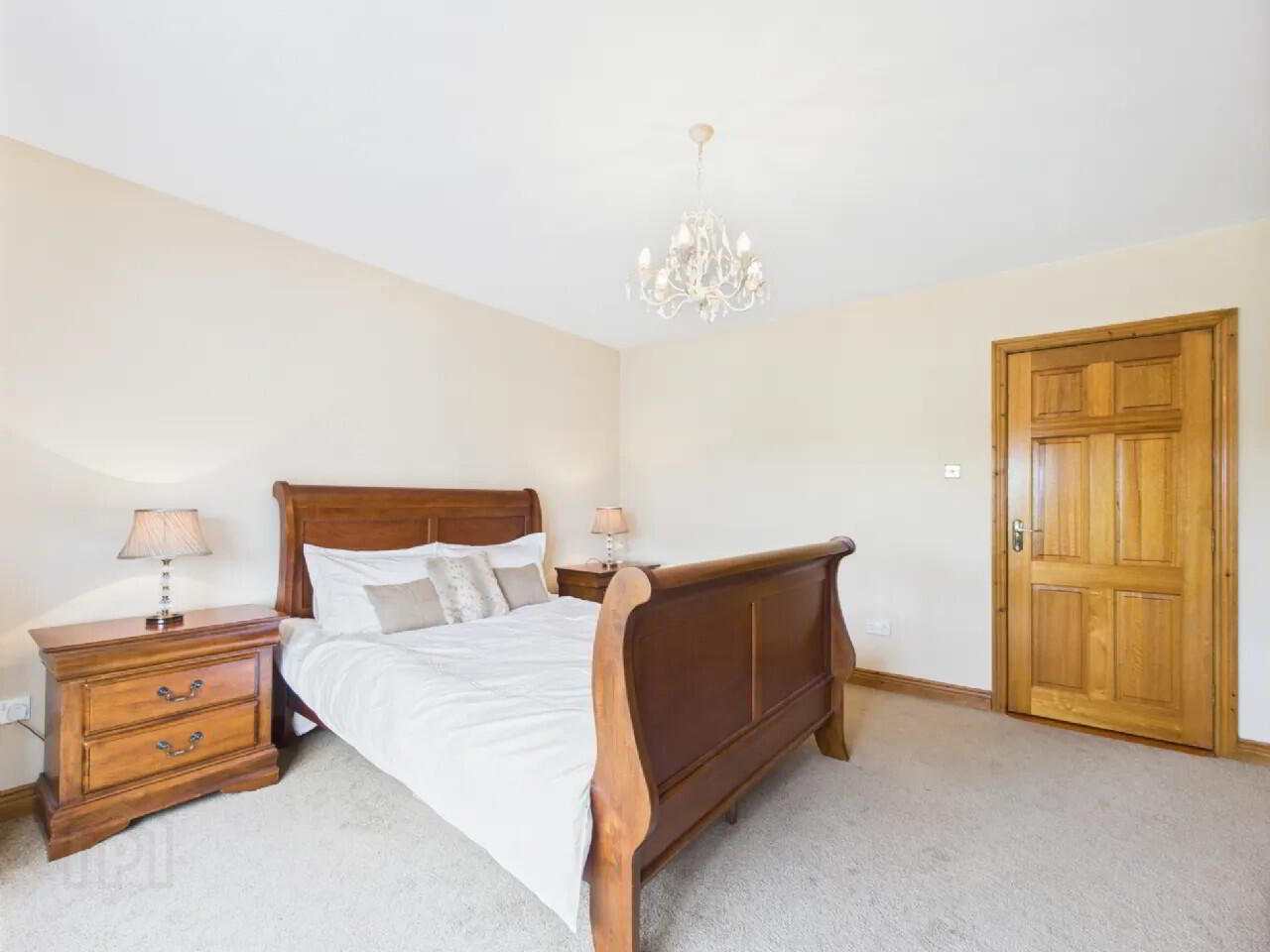 6 Bed Residence On 2.35 Acres 21 of 35