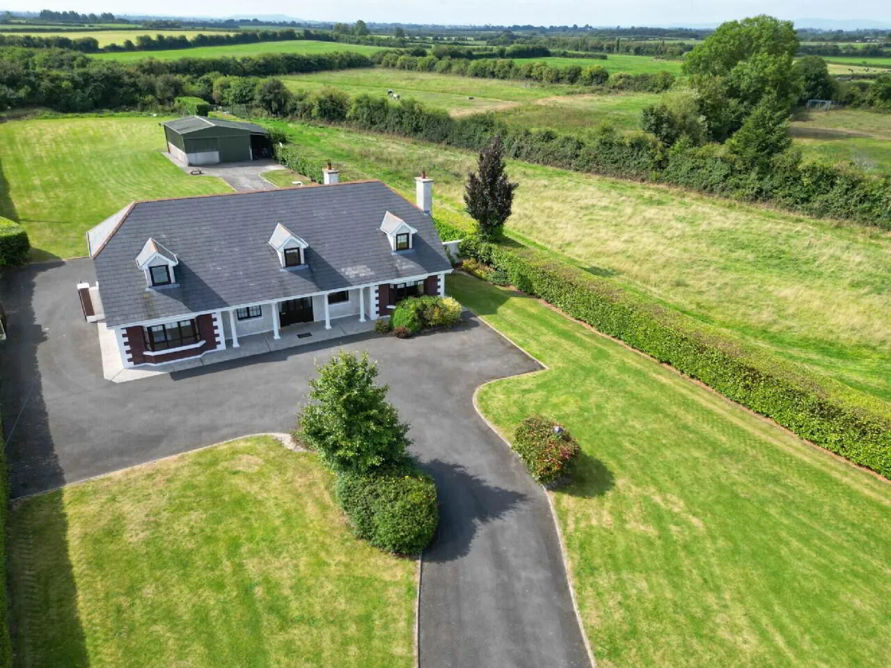 6 Bed Residence On 2.35 Acres 49 of 52