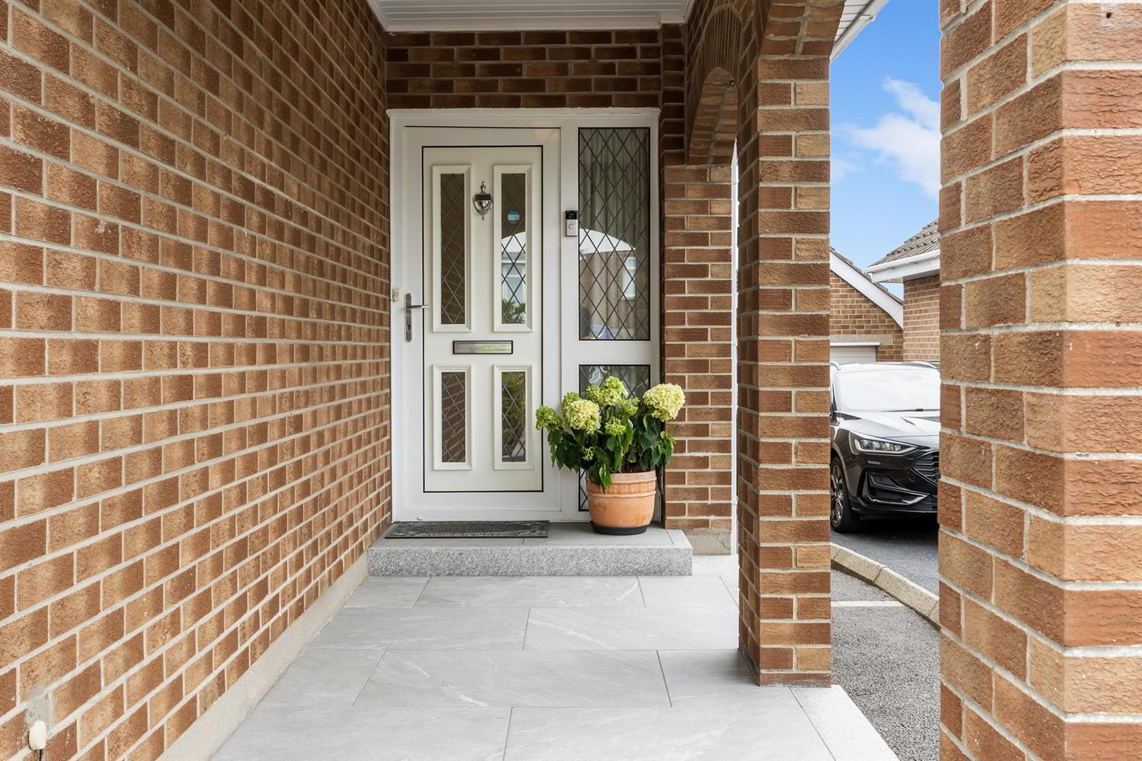 8 Beverley Drive 2 of 33