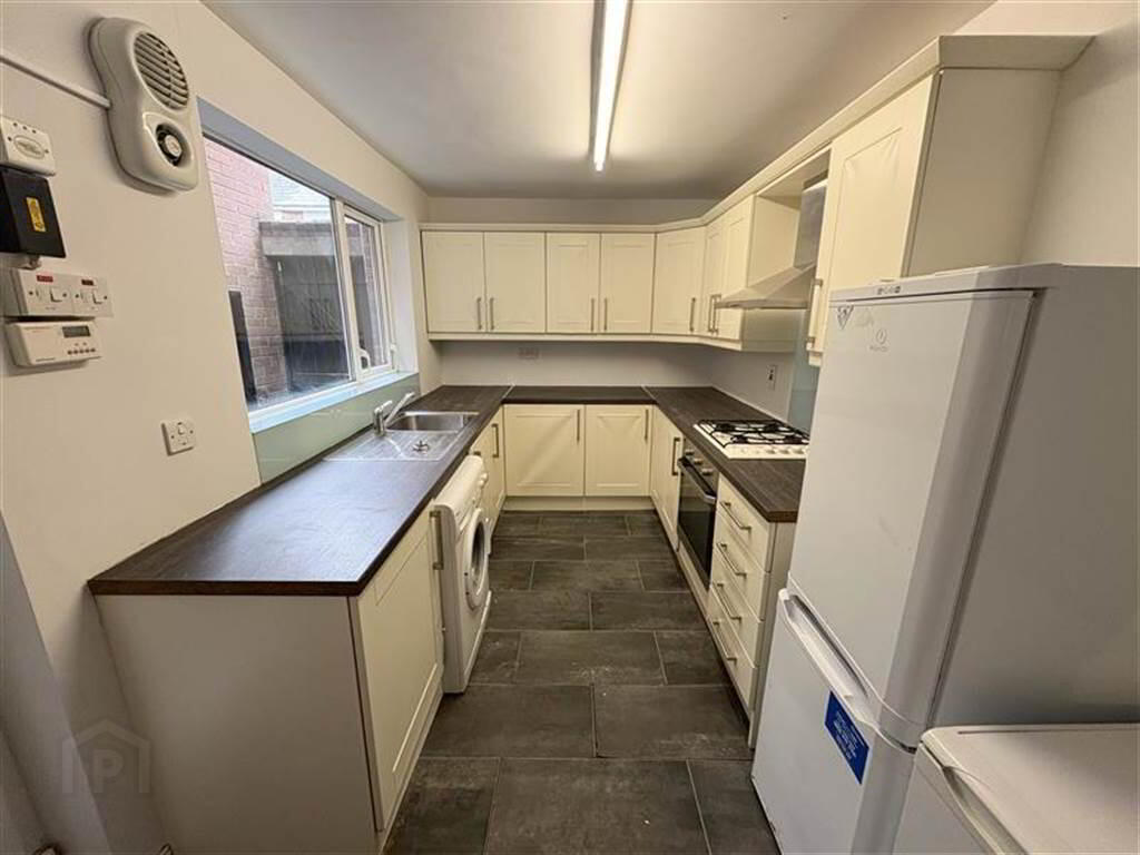 123 Walmer Street 5 of 9