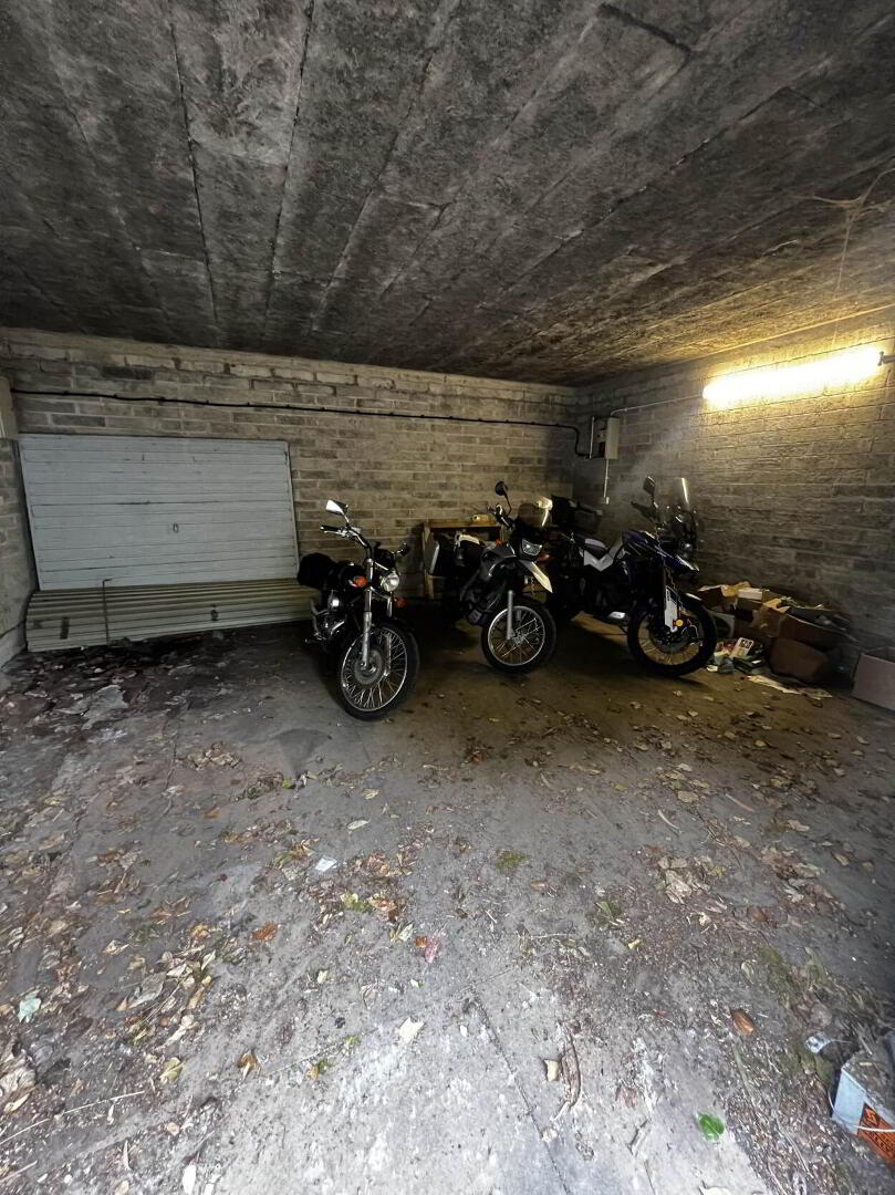 Double Garage 6 of 6
