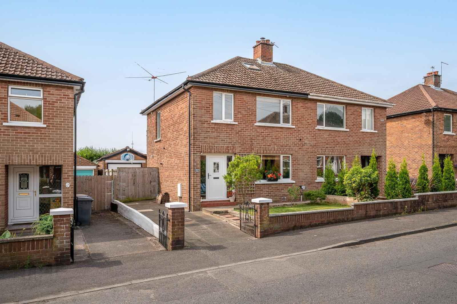 17 Orangefield Road 1 of 21