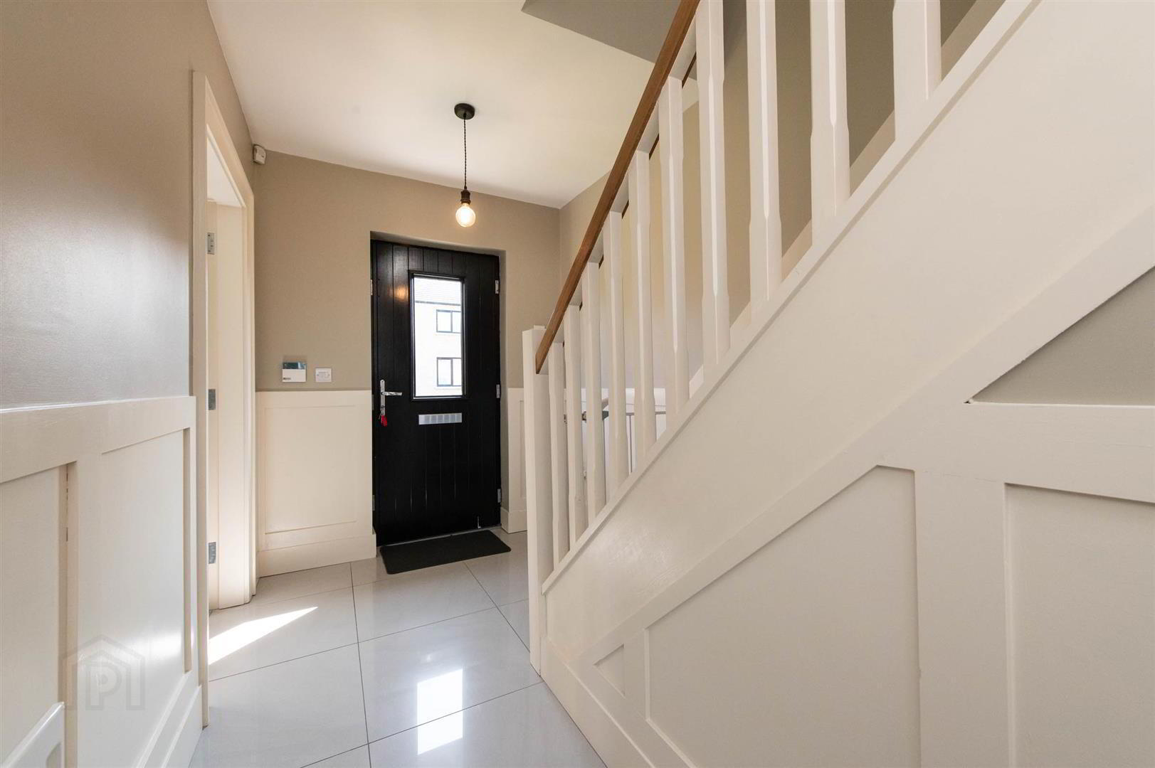 19 Rocksfield View 2 of 27