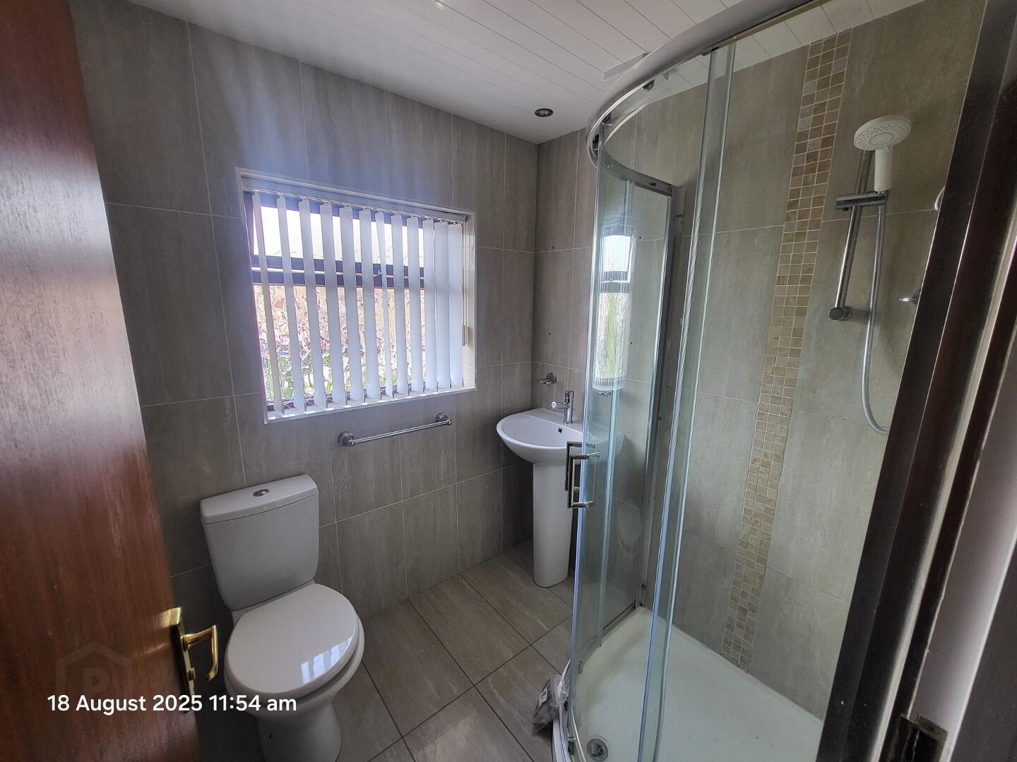 92 Victoria Road 7 of 11
