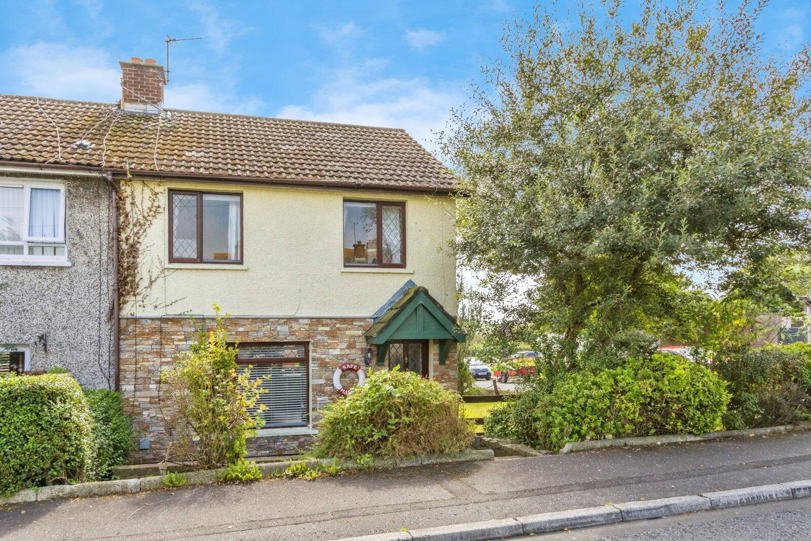 40 Springwell Crescent 1 of 12