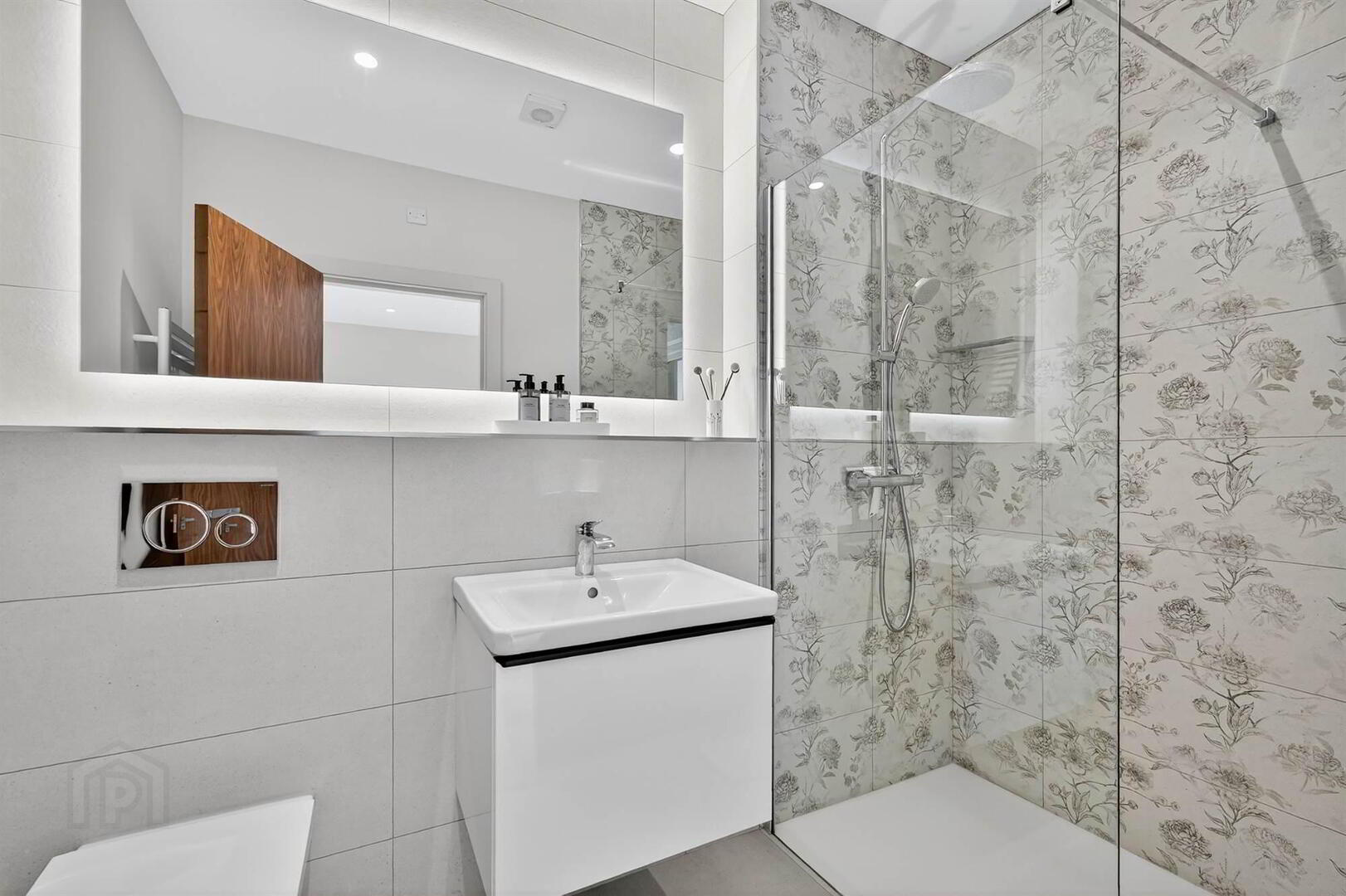 8 Ballynahatty Road 33 of 45