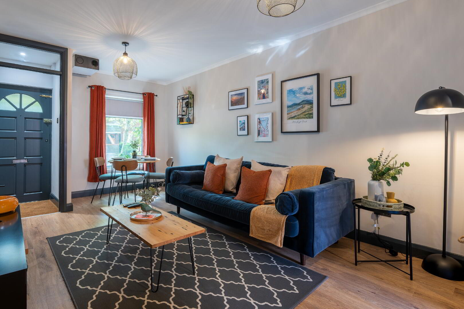 City Centre Short Term Let, Salisbury Court 1 of 16
