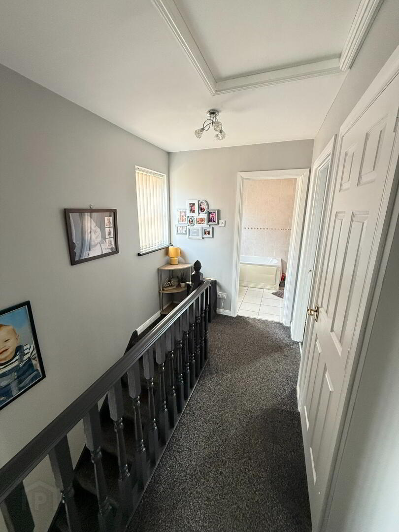 12 Whitethorn Brae 7 of 14