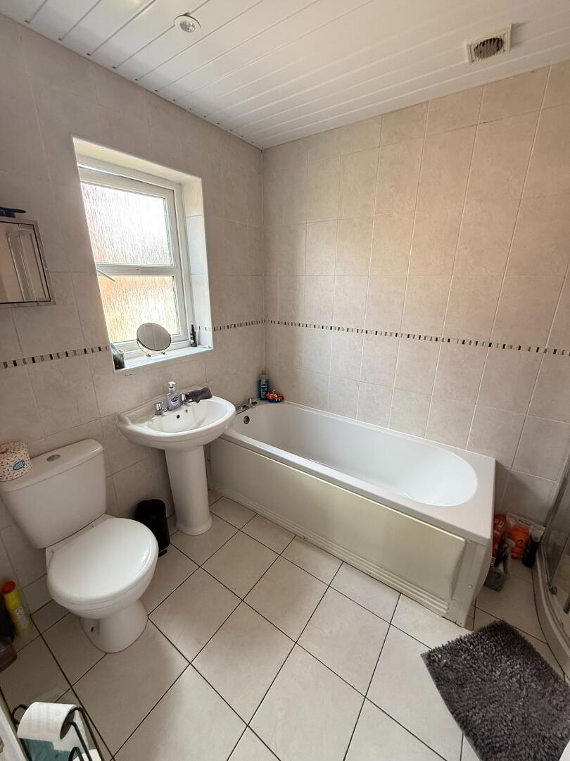 12 Whitethorn Brae 11 of 14