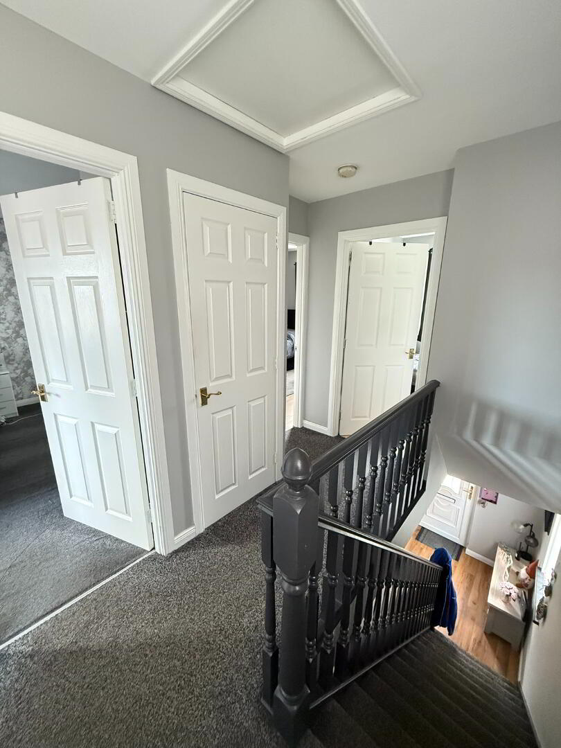 12 Whitethorn Brae 6 of 14