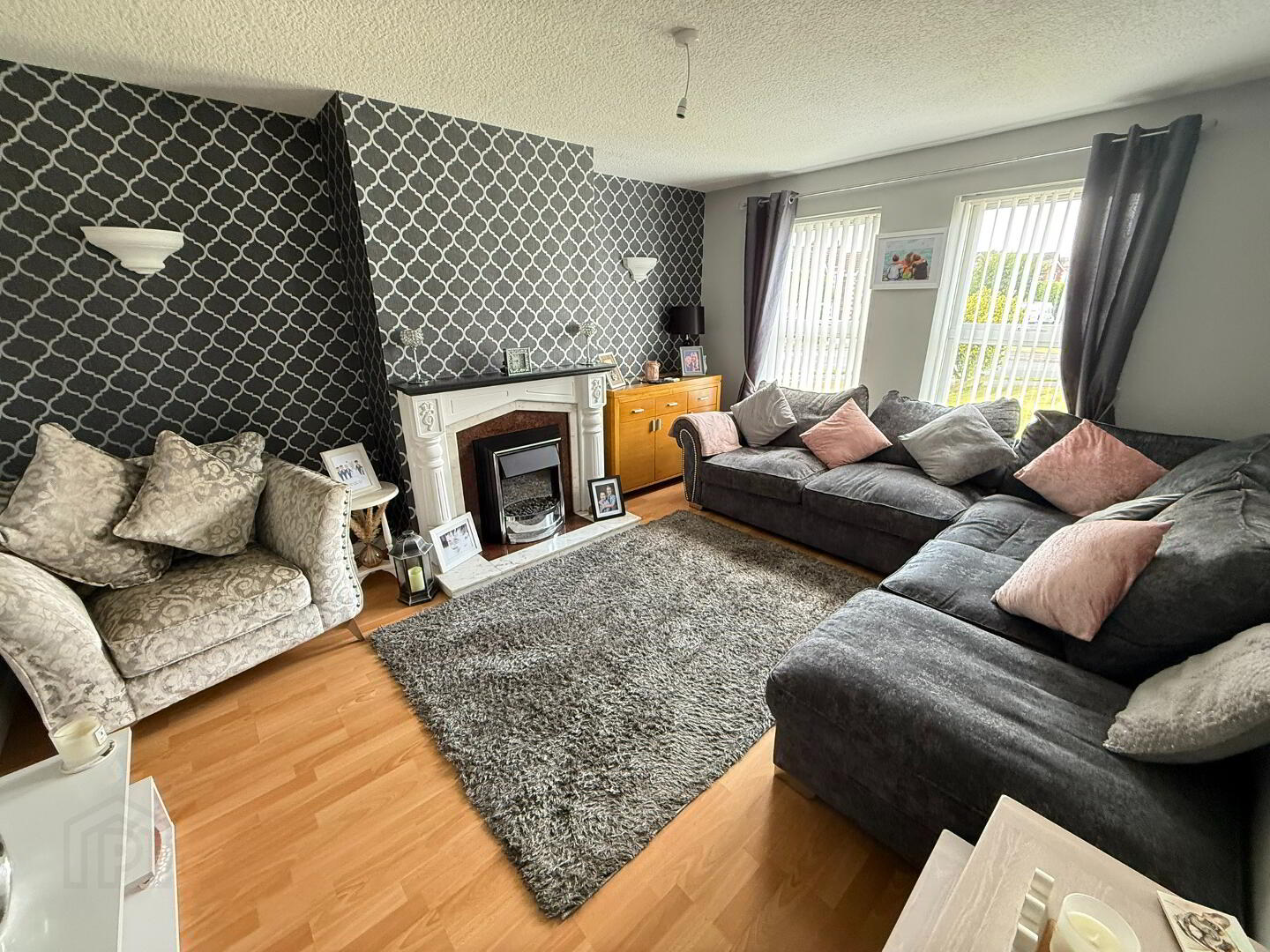 12 Whitethorn Brae 3 of 14