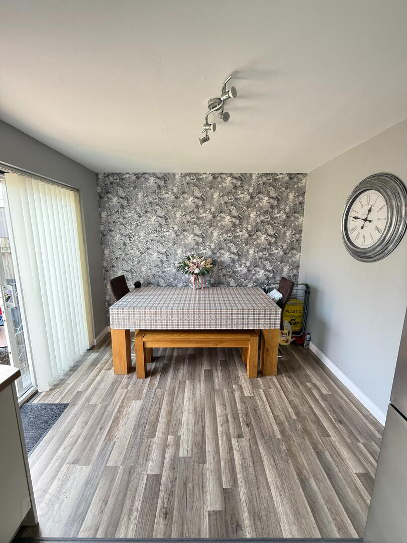 12 Whitethorn Brae 5 of 14