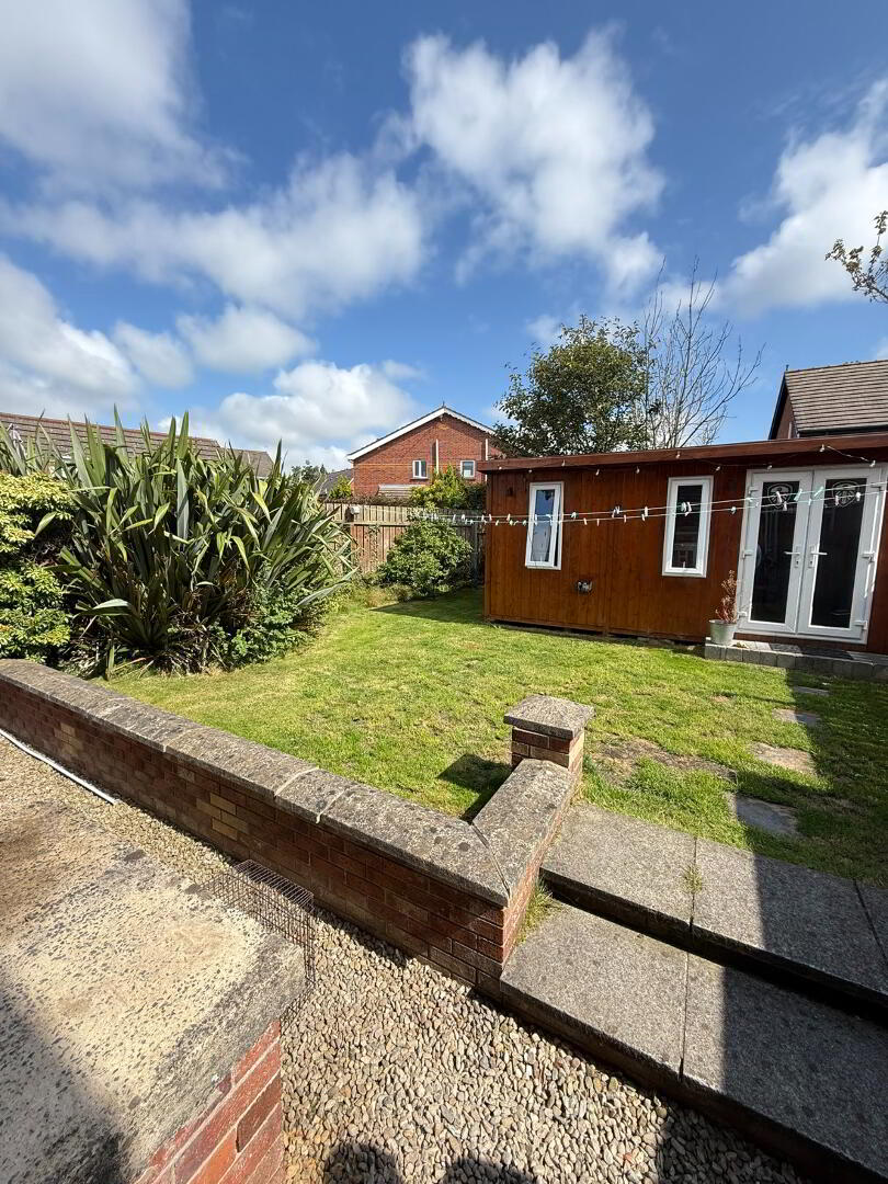 12 Whitethorn Brae 14 of 14