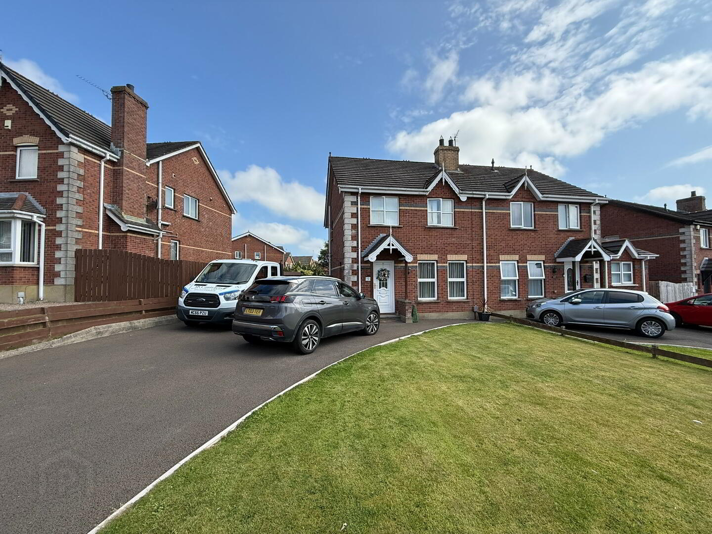 12 Whitethorn Brae 1 of 14
