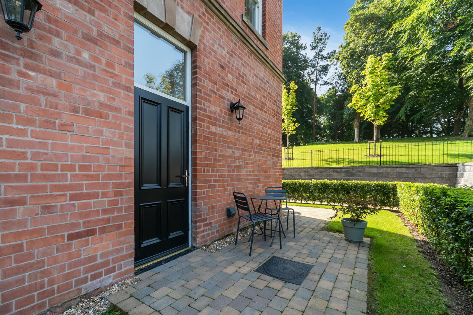 1 The West House, 24 Ishbel Mews 25 of 27