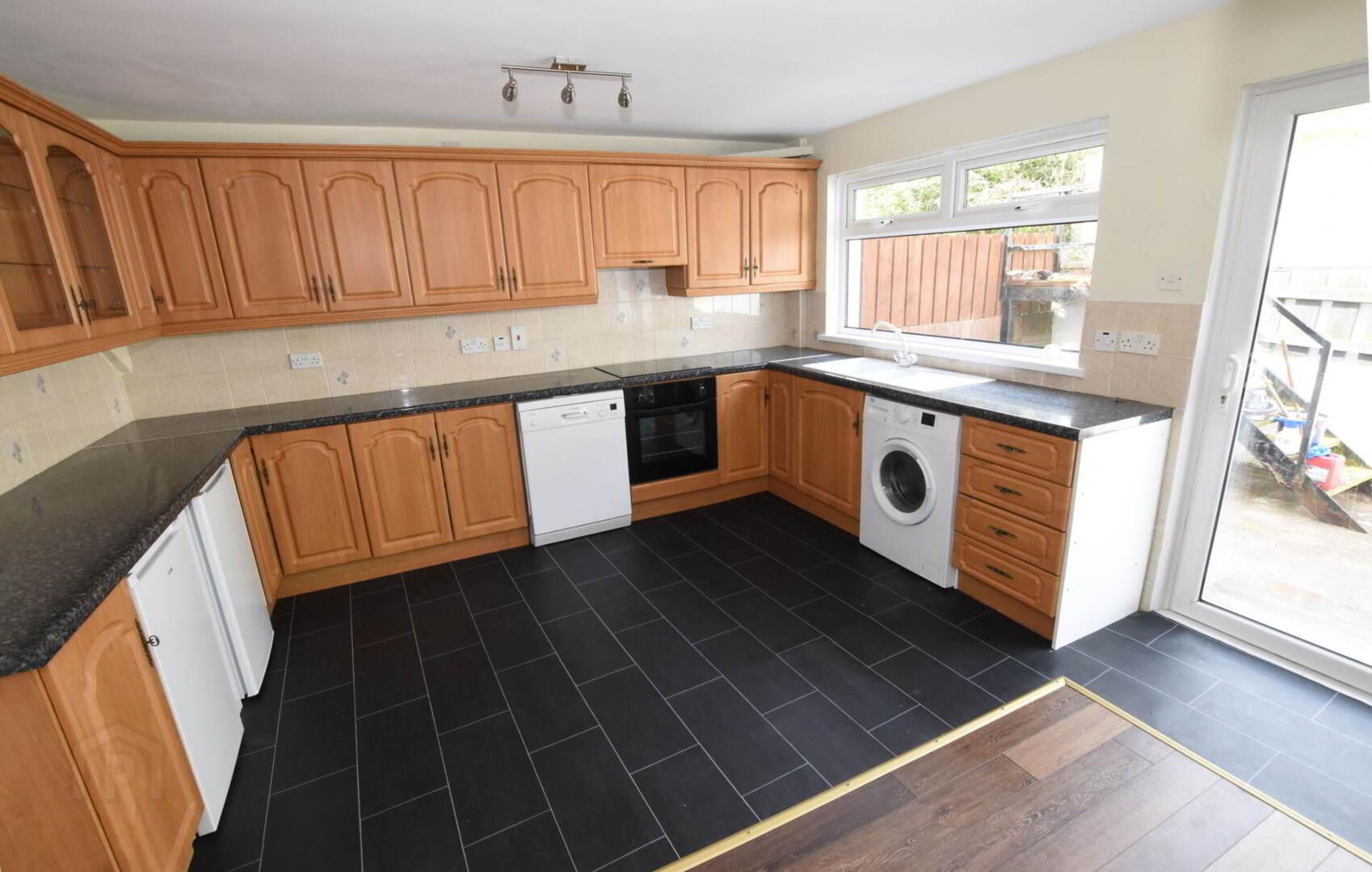 37 Meadowbank Avenue 6 of 20