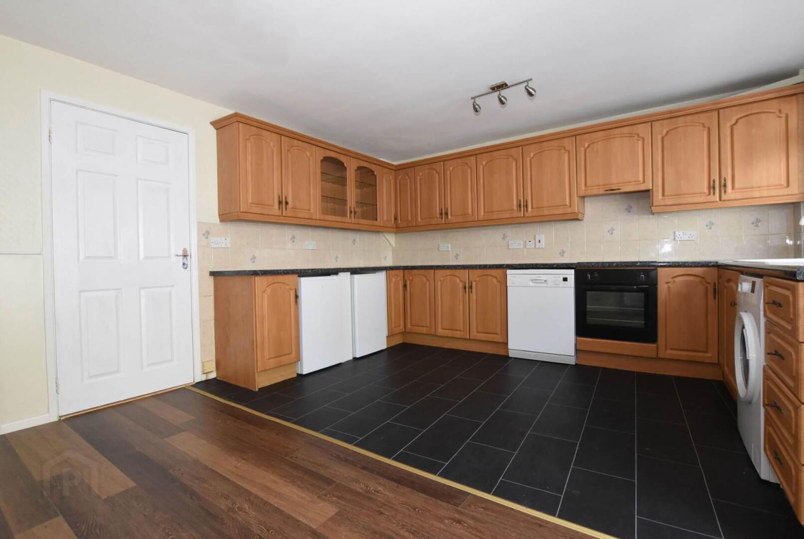 37 Meadowbank Avenue 7 of 20