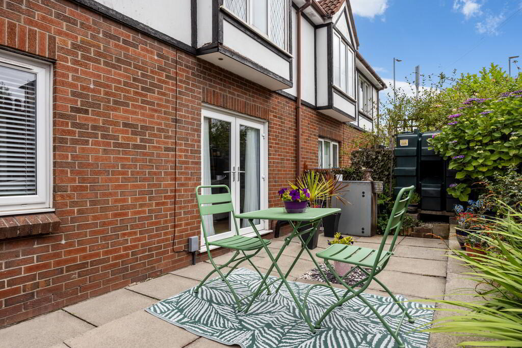 1 Tudor Dale Court 17 of 17