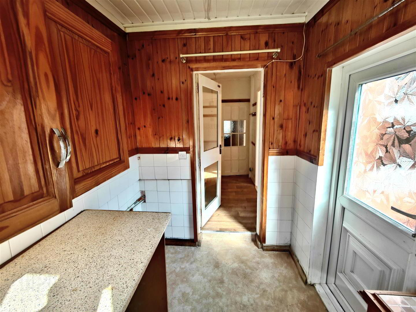588 Shore Road 11 of 25