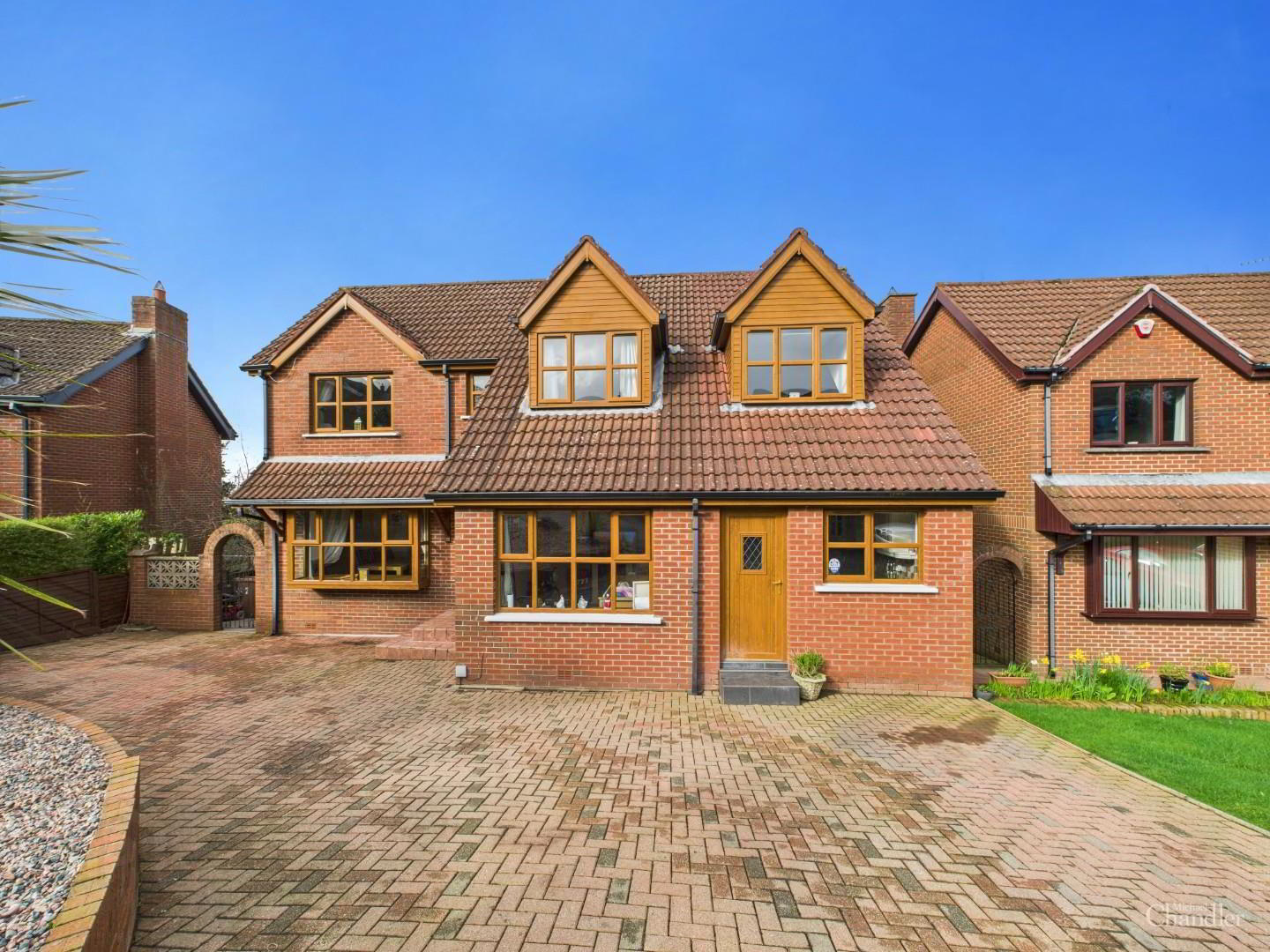 2 Castle Court 1 of 37