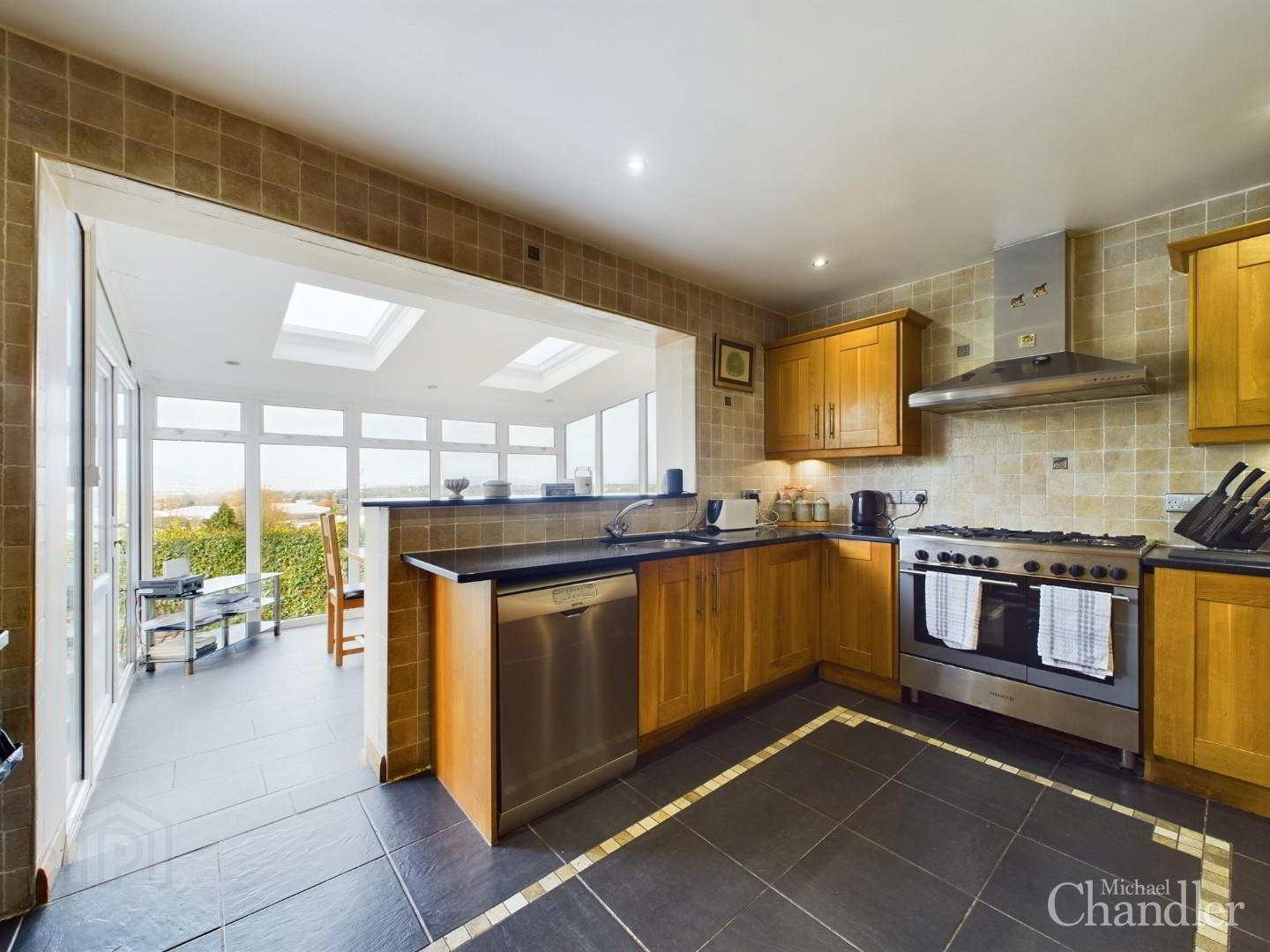 2 Castle Court 6 of 37