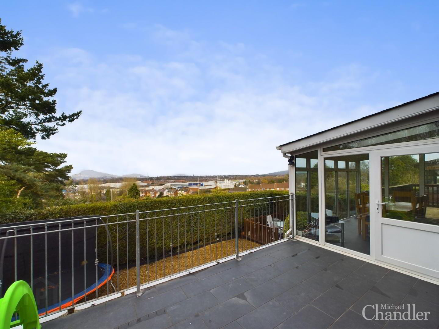 2 Castle Court 9 of 37