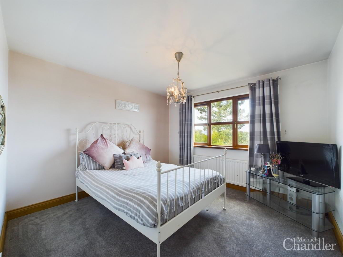 2 Castle Court 18 of 37