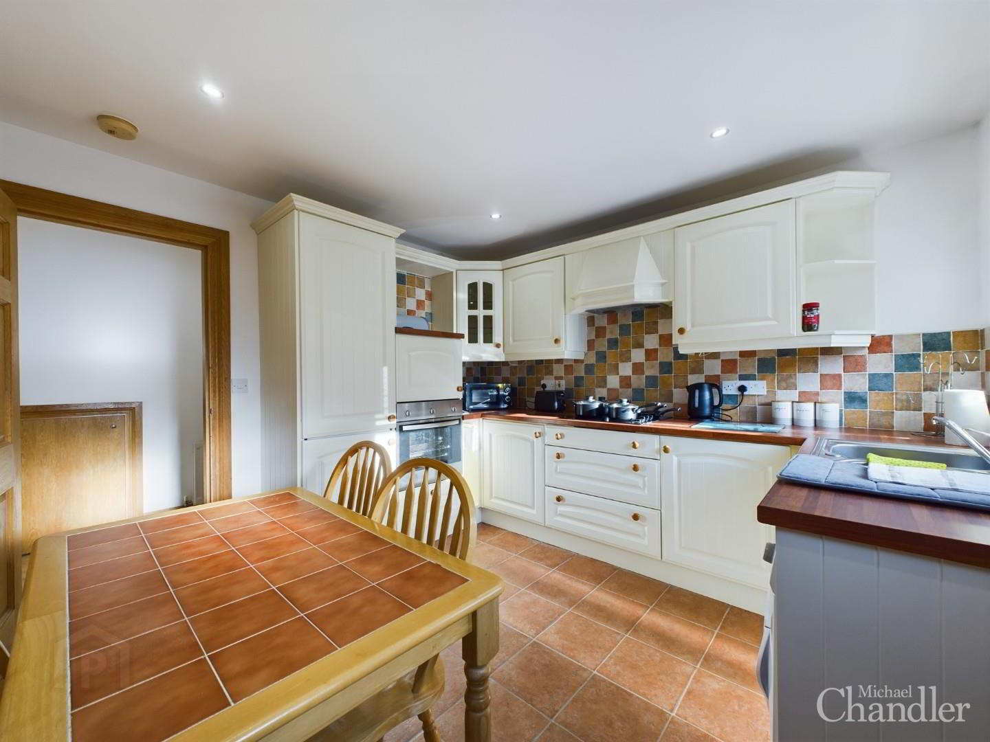 2 Castle Court 23 of 37