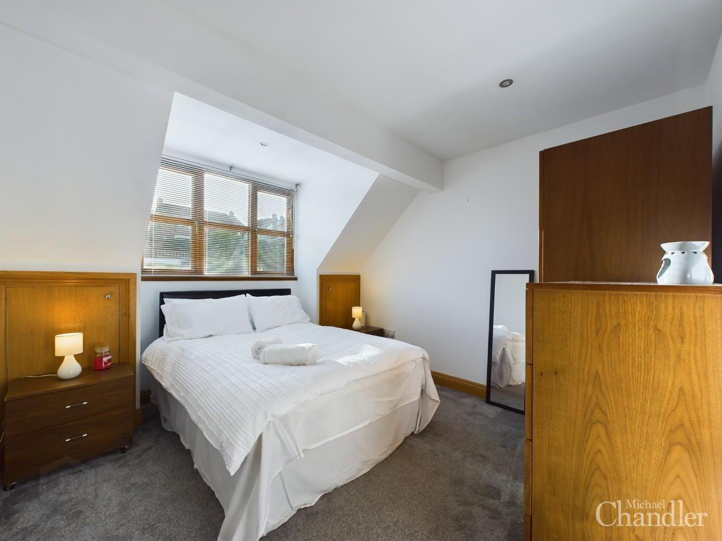 2 Castle Court 29 of 37