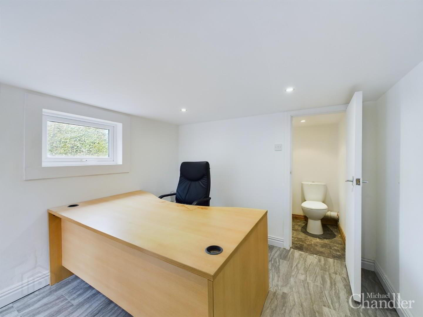 2 Castle Court 33 of 37