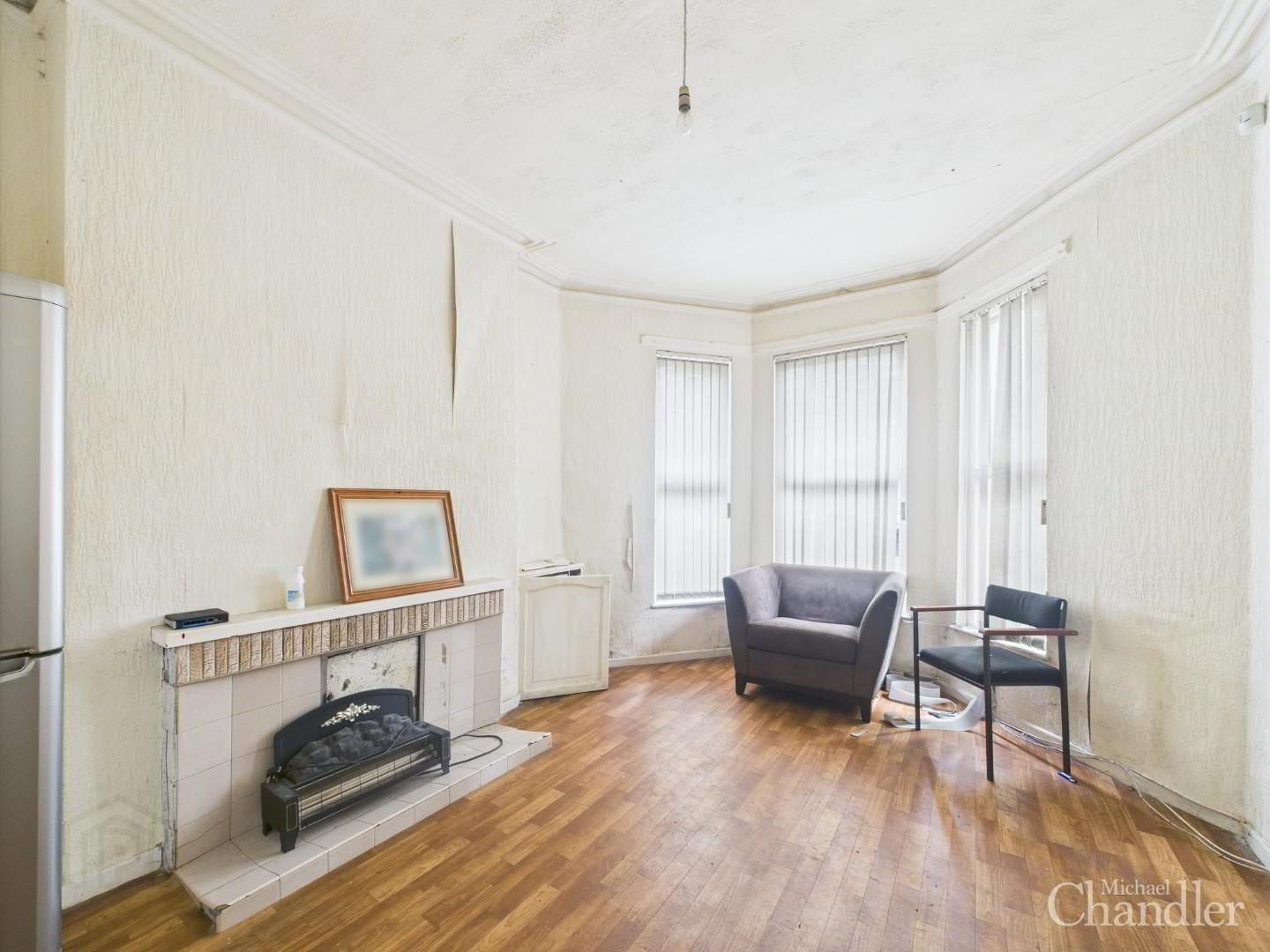 89 University Avenue 3 of 12